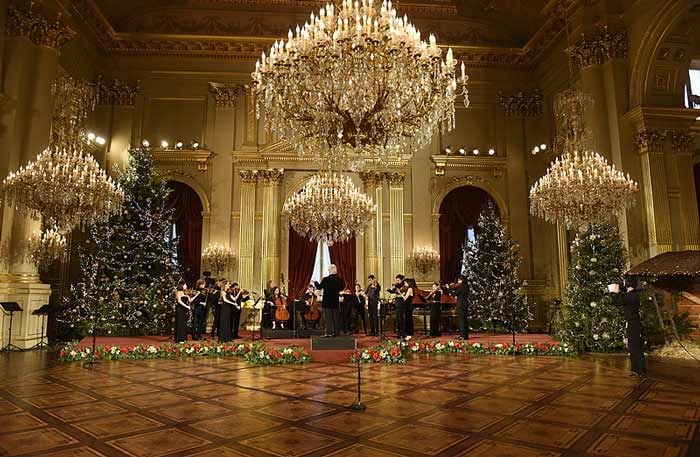 Felipe y Matilde de Bélgica se van de concierto navideño con sus hijos