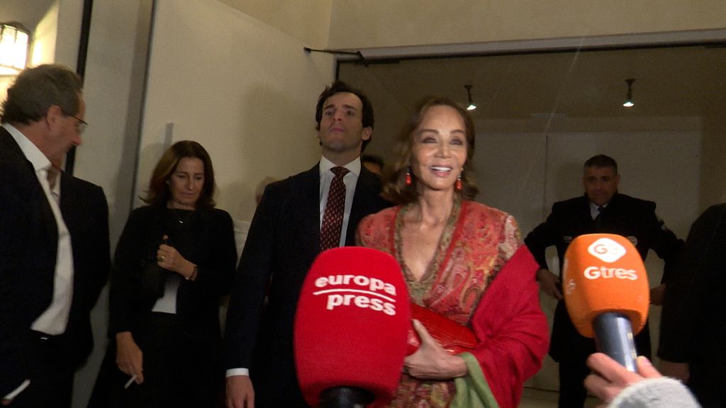 Isabel Preysler atiende a los medios a la salida de la celebración de Paco Arango