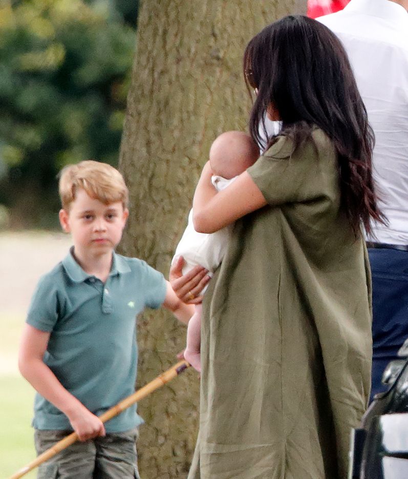 El príncipe George junto a Meghan Markle y Archie