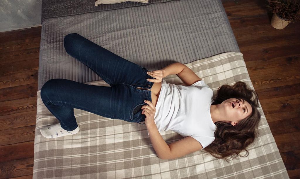 
El uso de ropa apretada afecta la circulación sanguínea y provoca inflamación 
