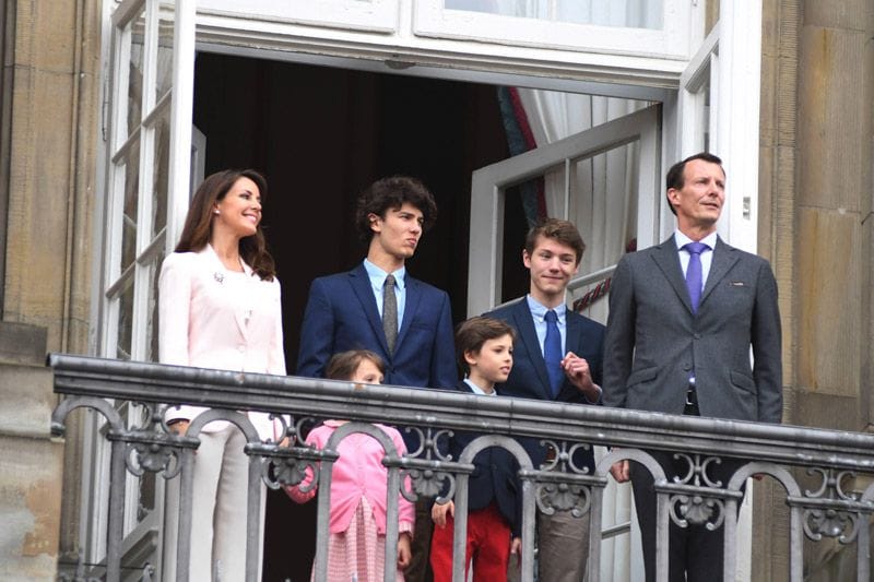 Joaquín y Marie de Dinamarca con sus hijos