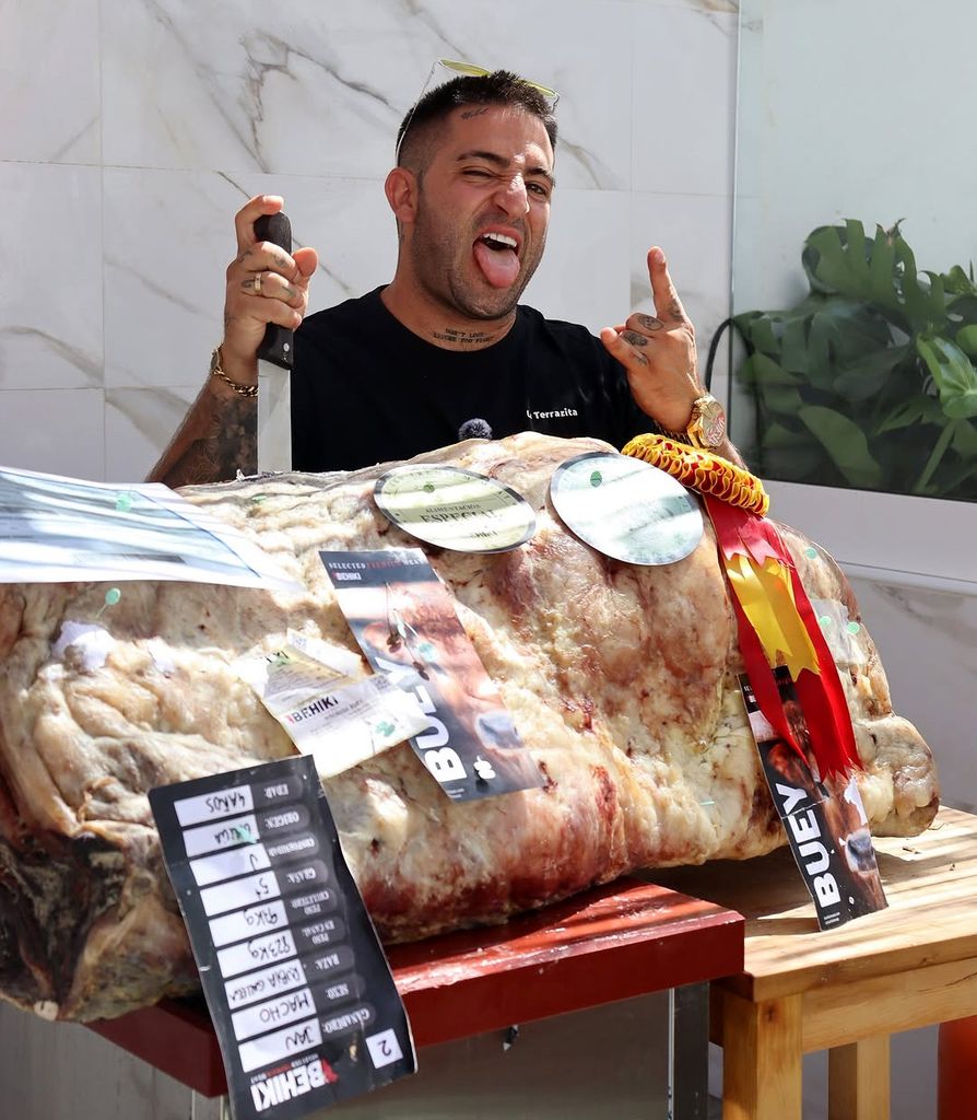 Cristóbal González García, dueño del asador