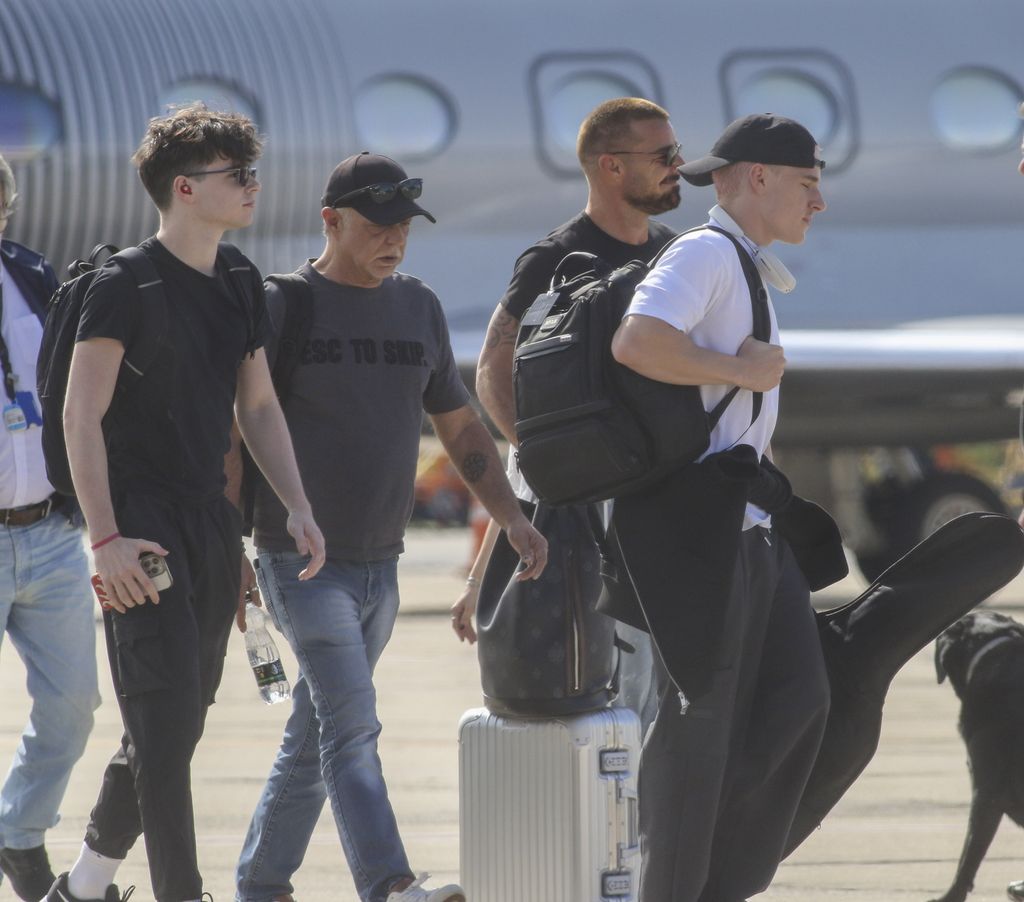 Ricky Martin llegó a Buenos Aires con sus dos hijos, Valentino Martin y Matteo Martin. La superestrella latina tiene algunos conciertos programados en Argentina.
