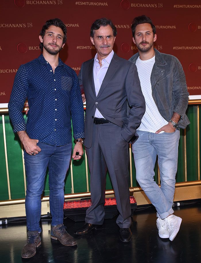 Humberto Zurita con sus hijos 