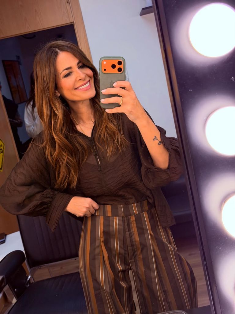 Nuria Roca con pantalones bombachos y blusa de Zara en El Hormiguero.
