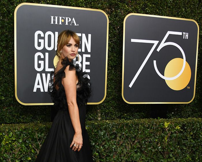 Lily James en los Globos de Oro