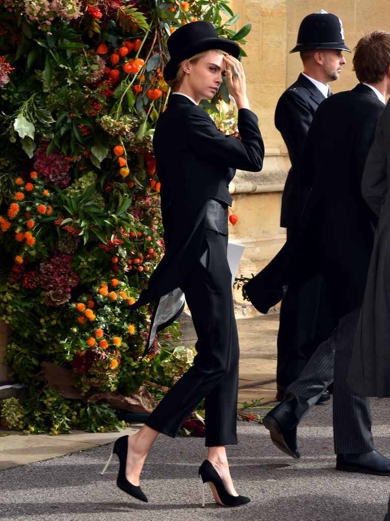 Cara Delevingne, a su salida de la boda de la princesa Eugenia de York y Jack Brooksbank en el castillo de Windsor (octubre de 2018).
