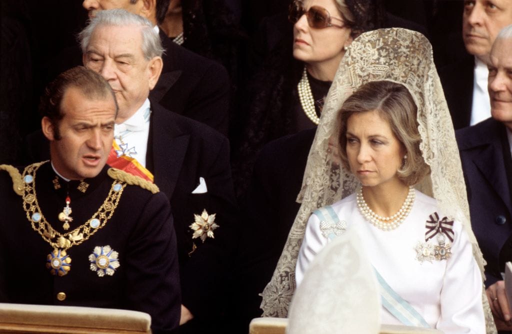 Doña Sofía, con el privilegio de blanco, en el funeral de Pablo VI
