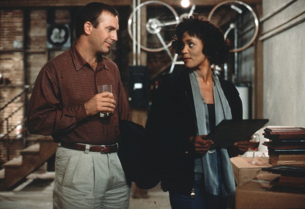 Kevin Costner y Whitney Houston protagonizaron 'El Guardaespaldas' en 1992
 
