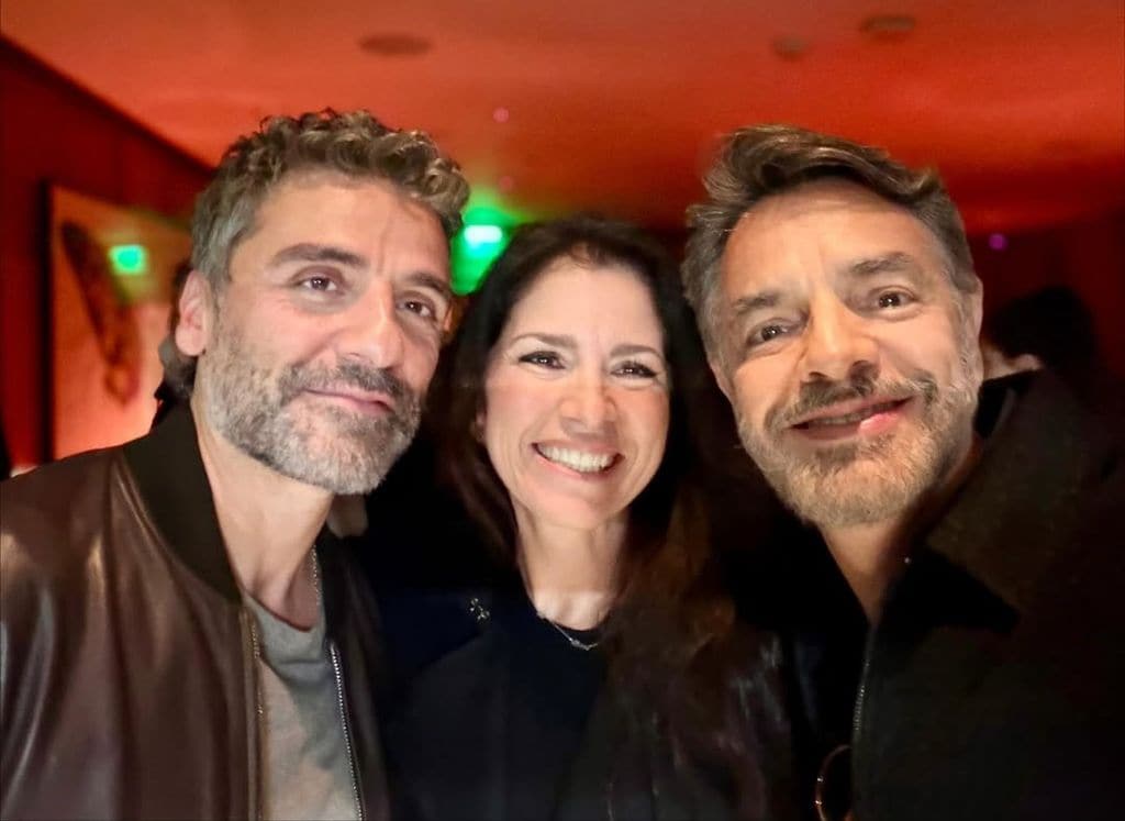Alessandra Rosaldo y Eugenio Derbez junto a Oscar Isaac.