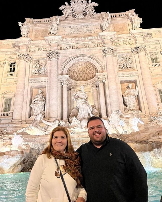 Dolores Aveiro regala al Papa Francisco una camiseta de Cristiano Ronaldo