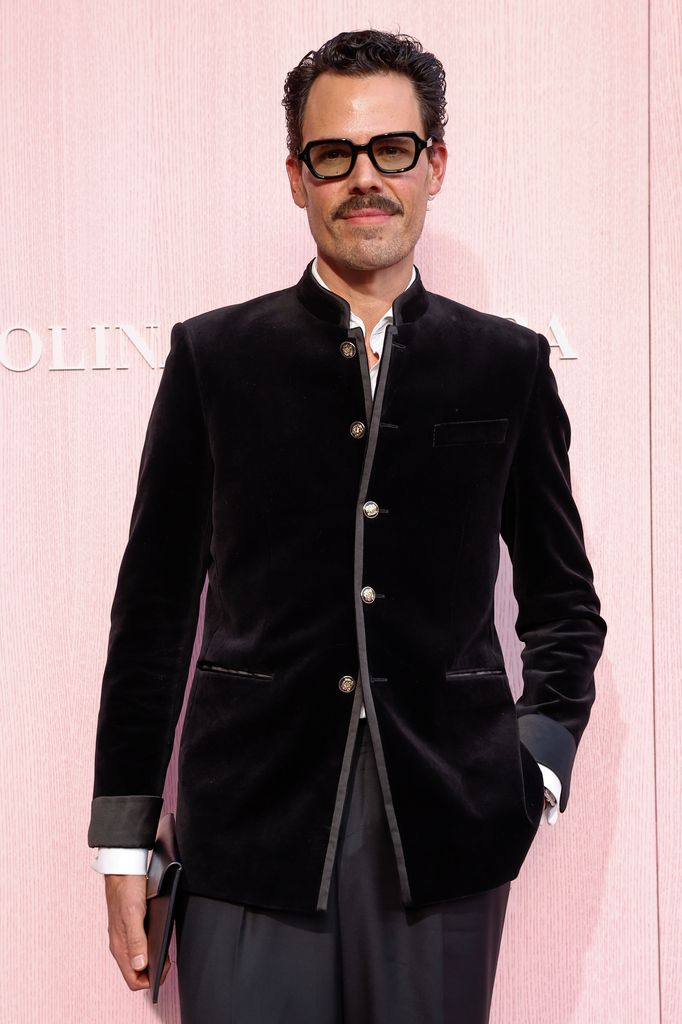 Juan Avellaneda asistiendo a la Mercedes-Benz Fashion Week Madrid 2025