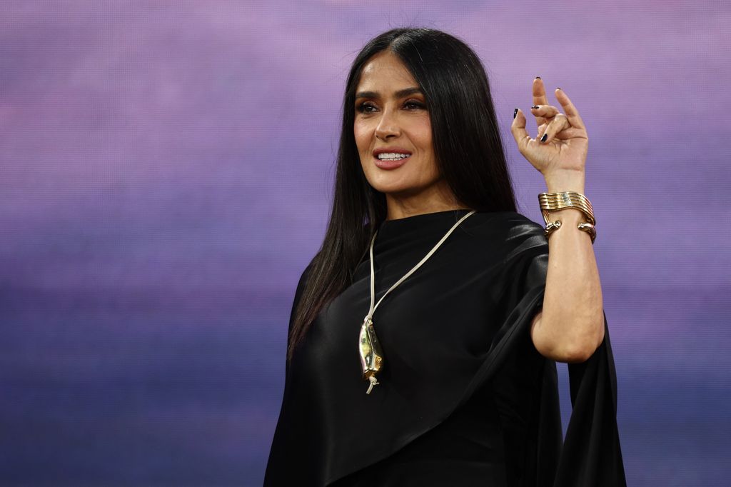 Salma Hayek posa a su llegada al estreno de la película 'Digger'.