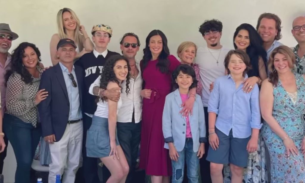 Marc Anthony y Dayanara Torres con sus hijos