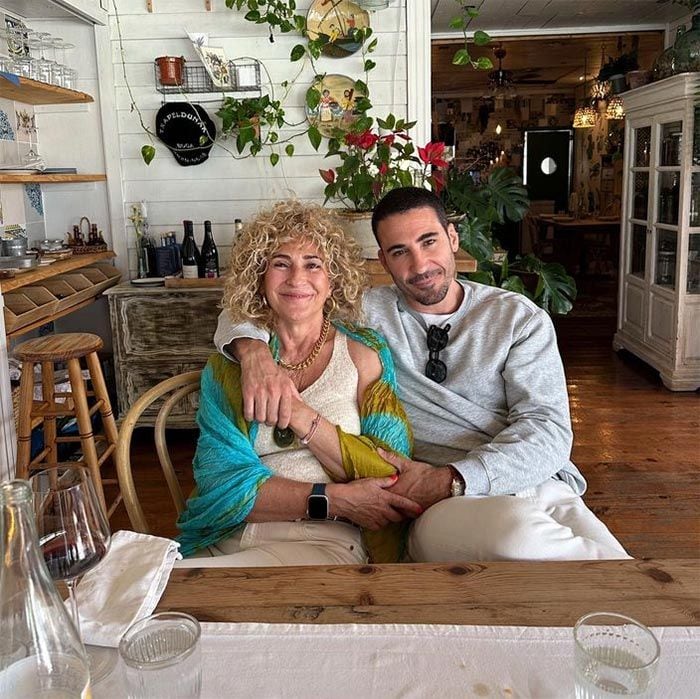 Miguel Ángel Silvestre con su madre, María Lidón