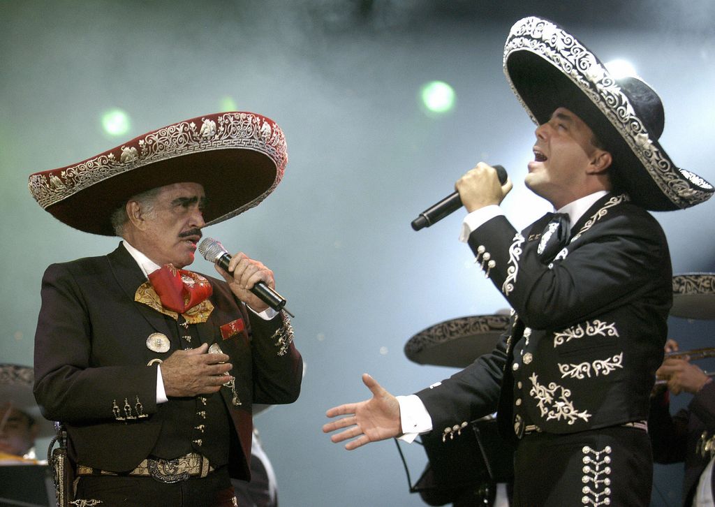 Cristian Castro y Vicente Fernández durante la presentación del disco 'El Indomable' en Tlajomulco de Zúñiga, Jalisco, el 5 de septiembre de 2007.