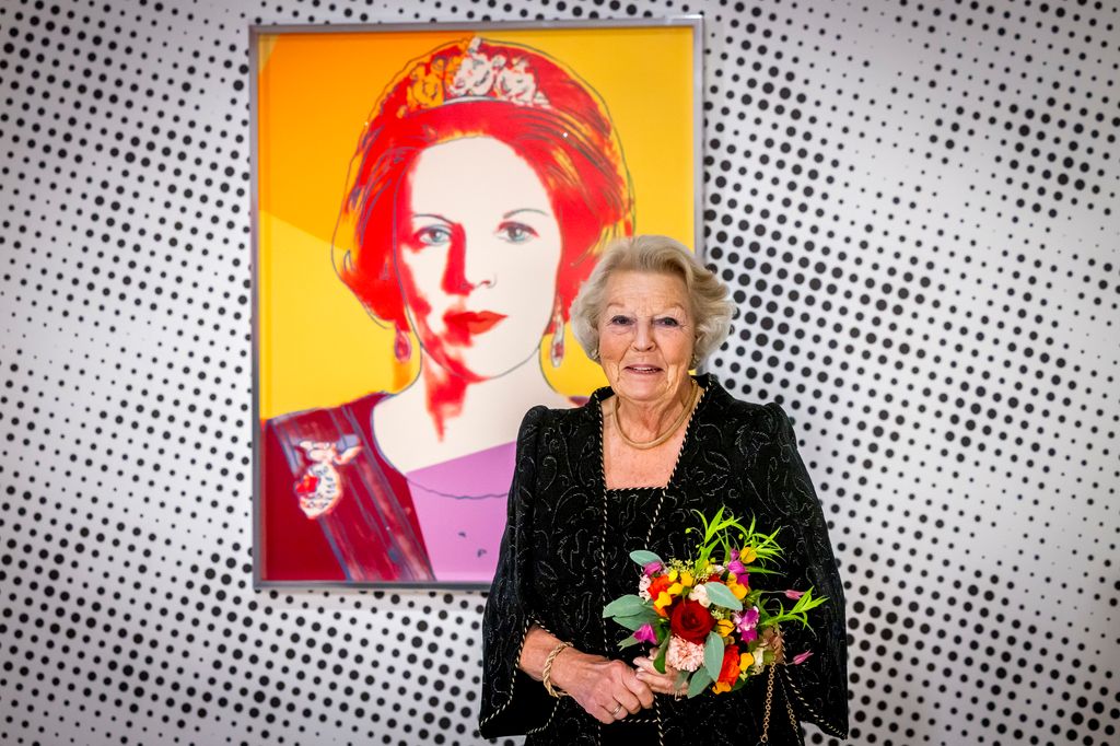 Beatriz de Holanda en una exposición de cuadros de ella misma de Andy Warhol el 10 de octubre de 2024