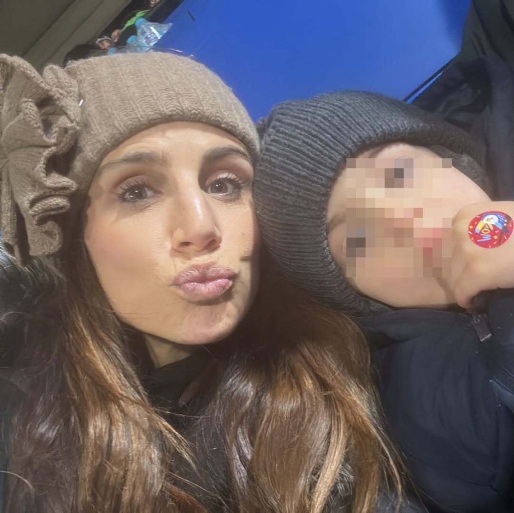 "Carrete de las últimas semanas por casa", ha dicho, compartiendo unas tiernas fotografías junto a sus pequeños