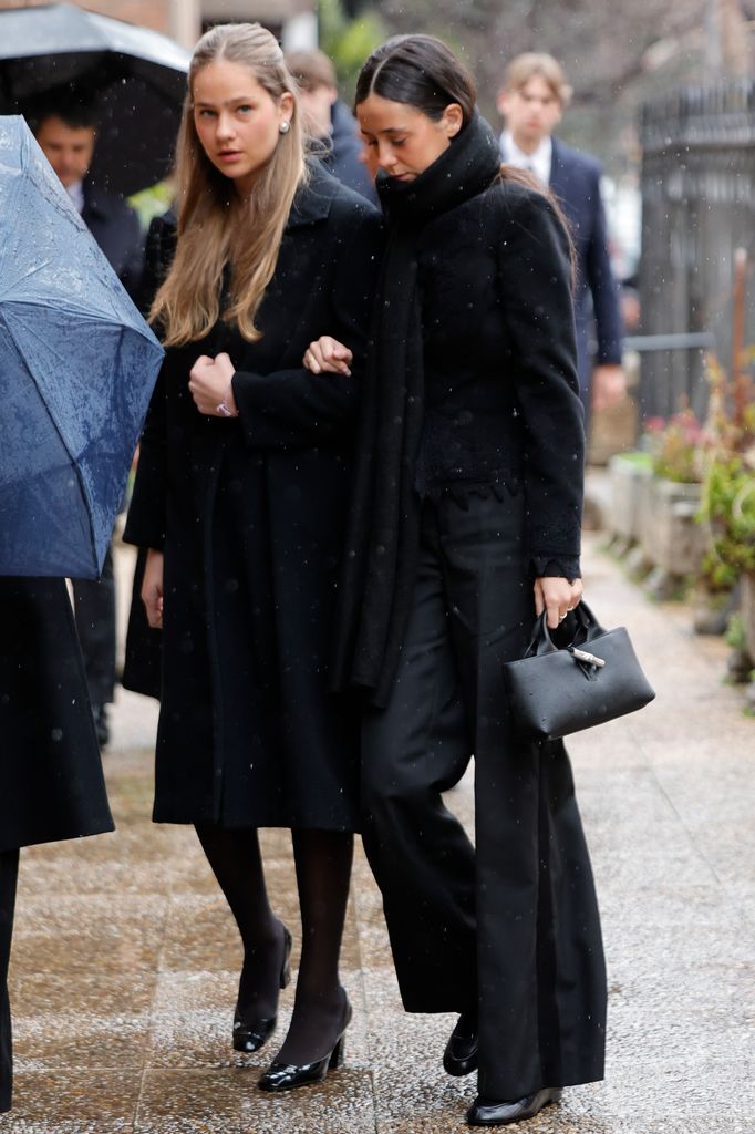 Irene Urdangarín y Victoria Federica en el último adiós a la princesa Irene de Grecia en Madrid, 2026. 