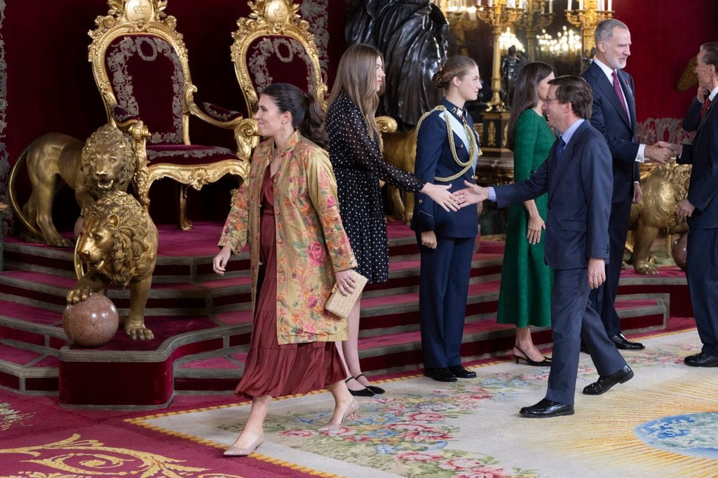 Teresa Urquijo en la recepción de los Reyes en Palacio por el Día de la Hispanidad