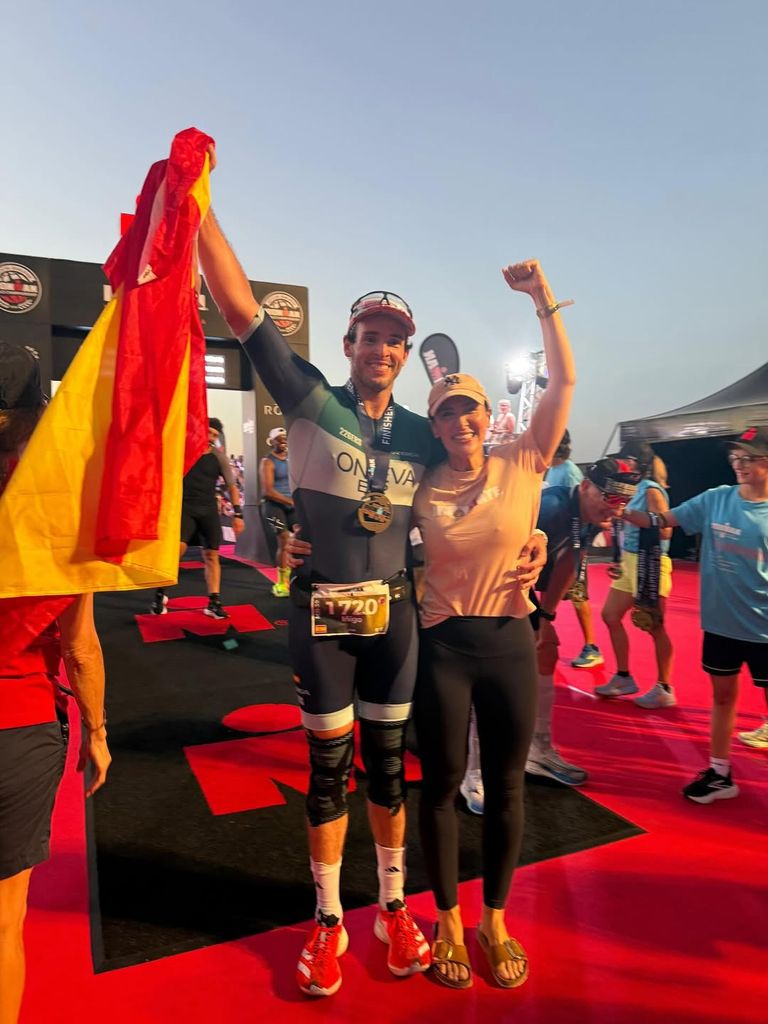 La euforia de Tamara Falcó celebrando el último triunfo de la Ironman de su marido, Iñigo Onieva, en septiembre de 2025