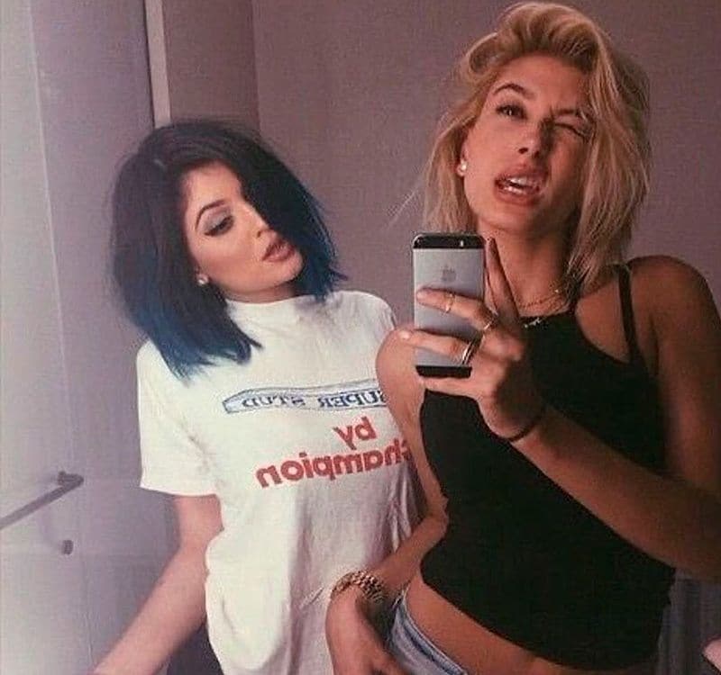 Kylie Jenner y Hailey Bieber en 2014