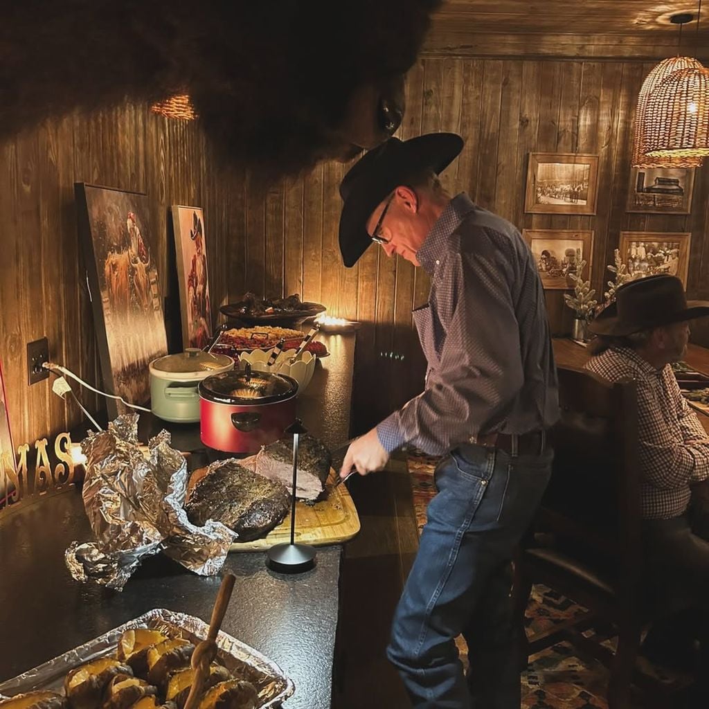 El asado texano fue uno de los platos que no faltaron en la velada