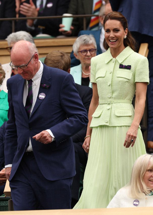 La princesa de Gales acierta con un nuevo vestido cítrico y sus pendientes de perlas 'coliflor'