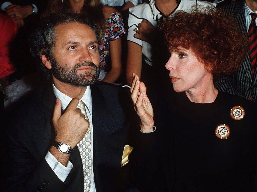 Gianni Versace y Ornella Vanoni en los 90s. 