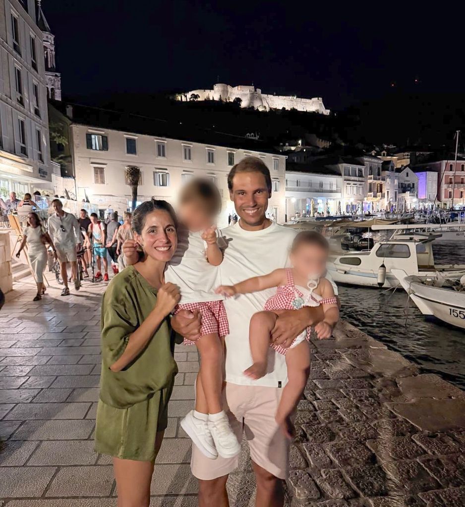 Rafa y Mery con sus dos hijos