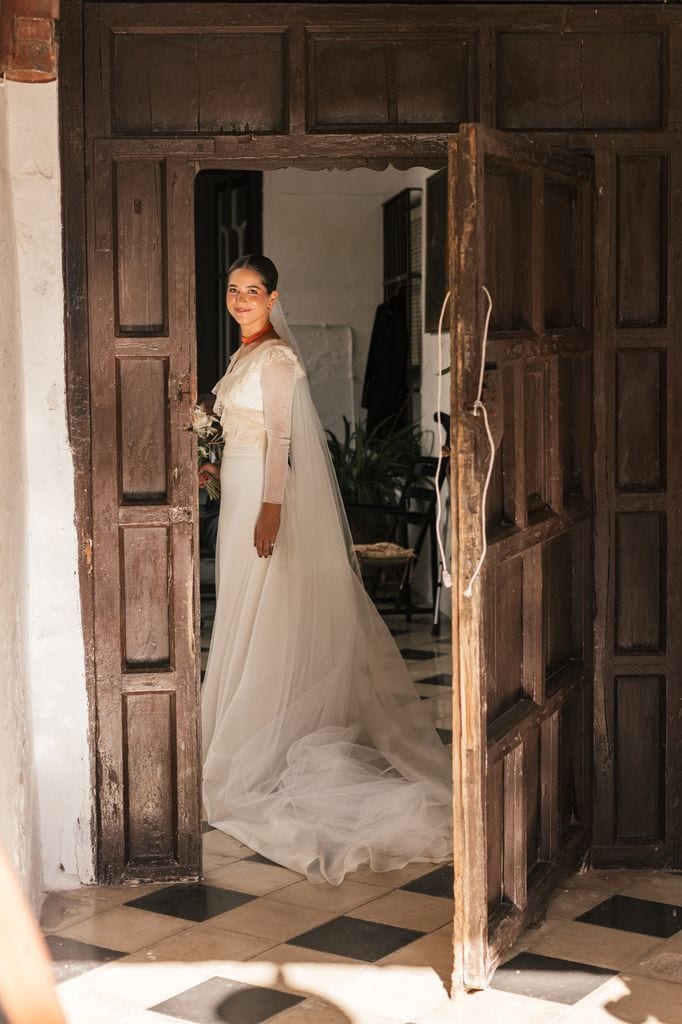 Novia con gargantilla de corales