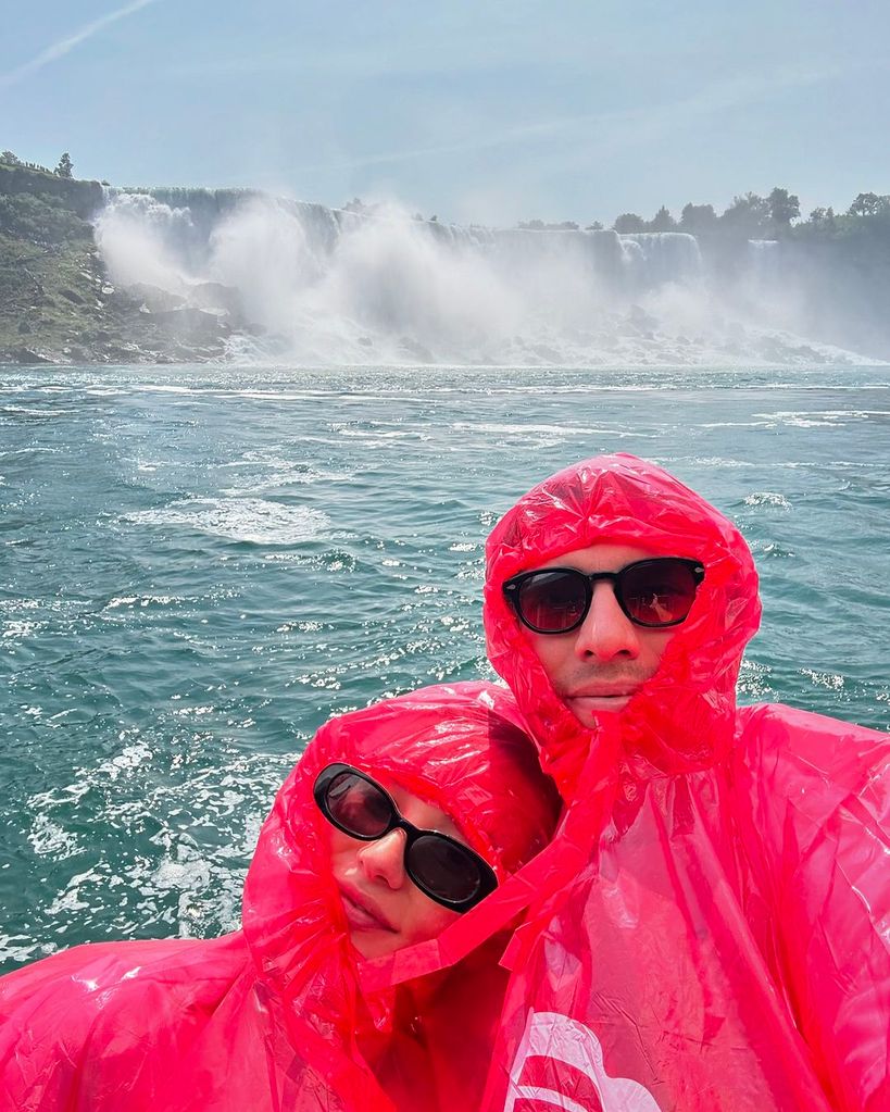 Arnold Schwarzenegger se divierte en bicicleta junto a su hijo, Joseph ...