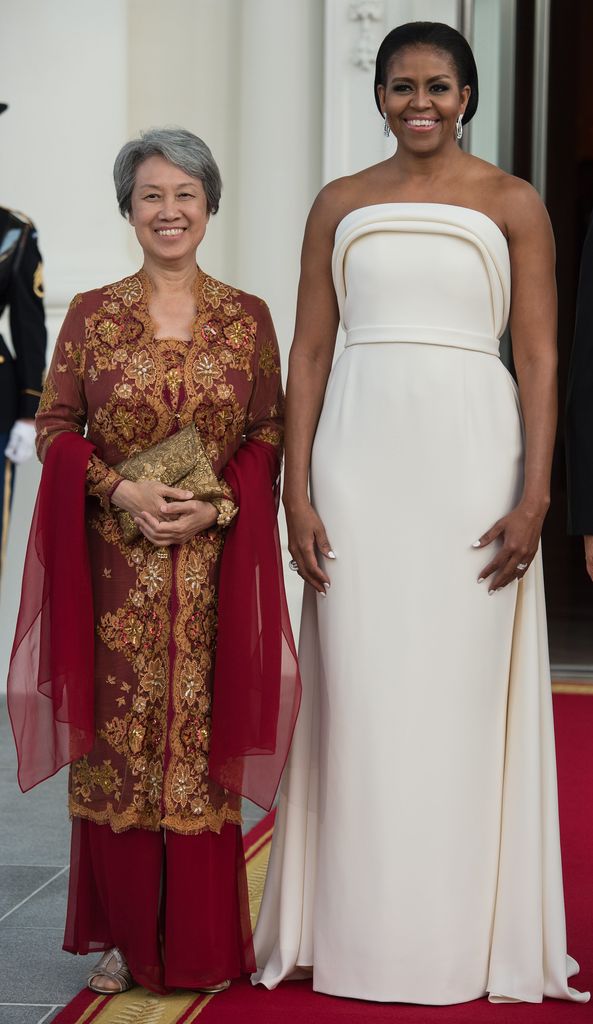 Michelle Obama lleva Brandon Maxwell tras recibir al Primer Ministro de Singapur Iee Hsien Loong y su esposa en 2016.
