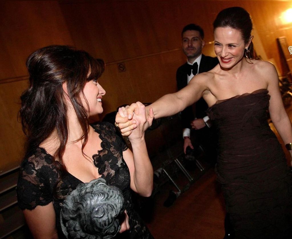 Aitana Sánchez-Gijón y Penélope Cruz en los Goya 2009