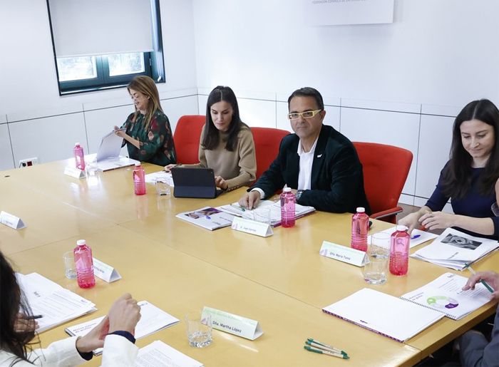 Doña Letizia presidió una reunión con la Junta Directiva de la Federación Española de Enfermedades Raras (FEDER) en Madrid