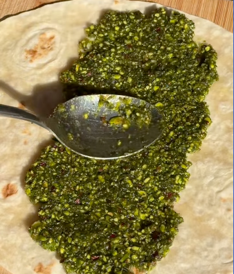 Este pesto lleva pistacho en lugar de piñones.