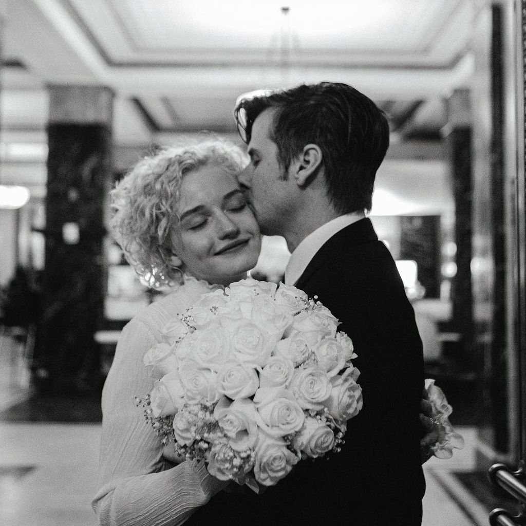 julia garner y mark foster