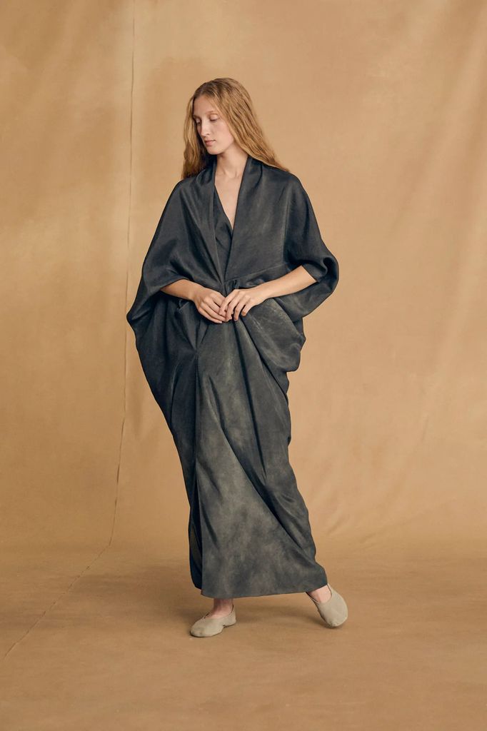 Vestido de invitada tipo kaftán de Cortana