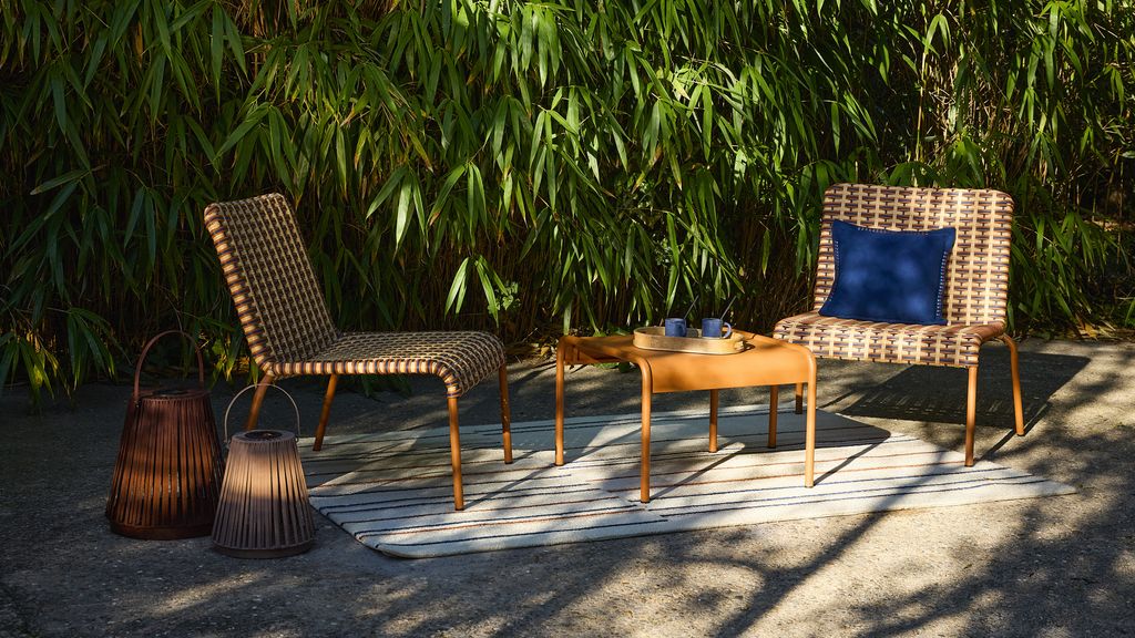Conjunto de sillones y mesa de exterior