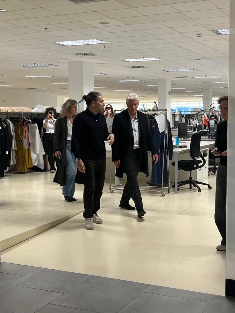 Richard Gere y Alejandra Silva en Inditex