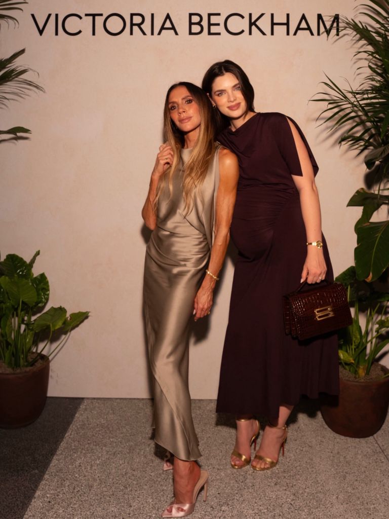 Nadia Ferreira felicitó a Victoria Beckham por la apertura de su nueva boutique en Miami.