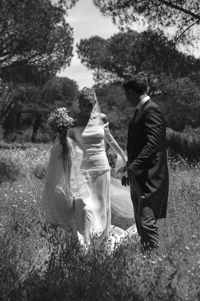 Look de novia con corte a la cadera