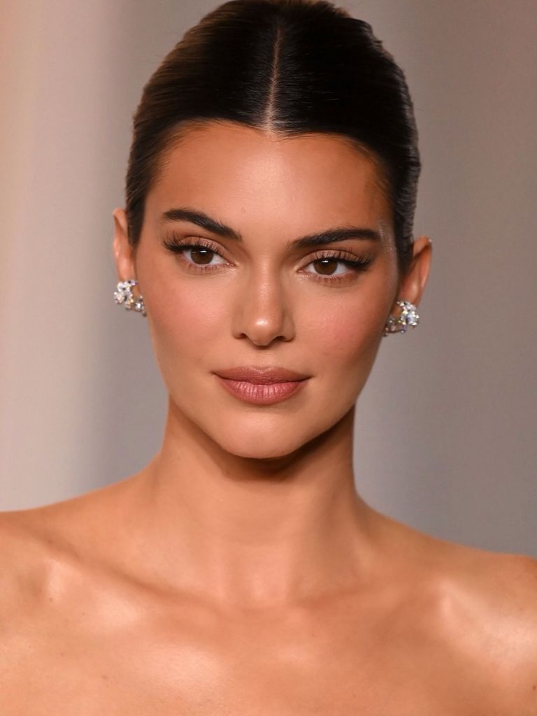 Kendall apostó por un look minimalista y sutilmente sofisticado.