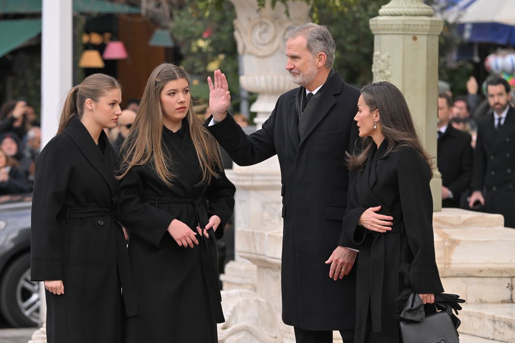 Los Reyes con Leonor y Sofía en el funeral de Irene de Grecia en Atenas
