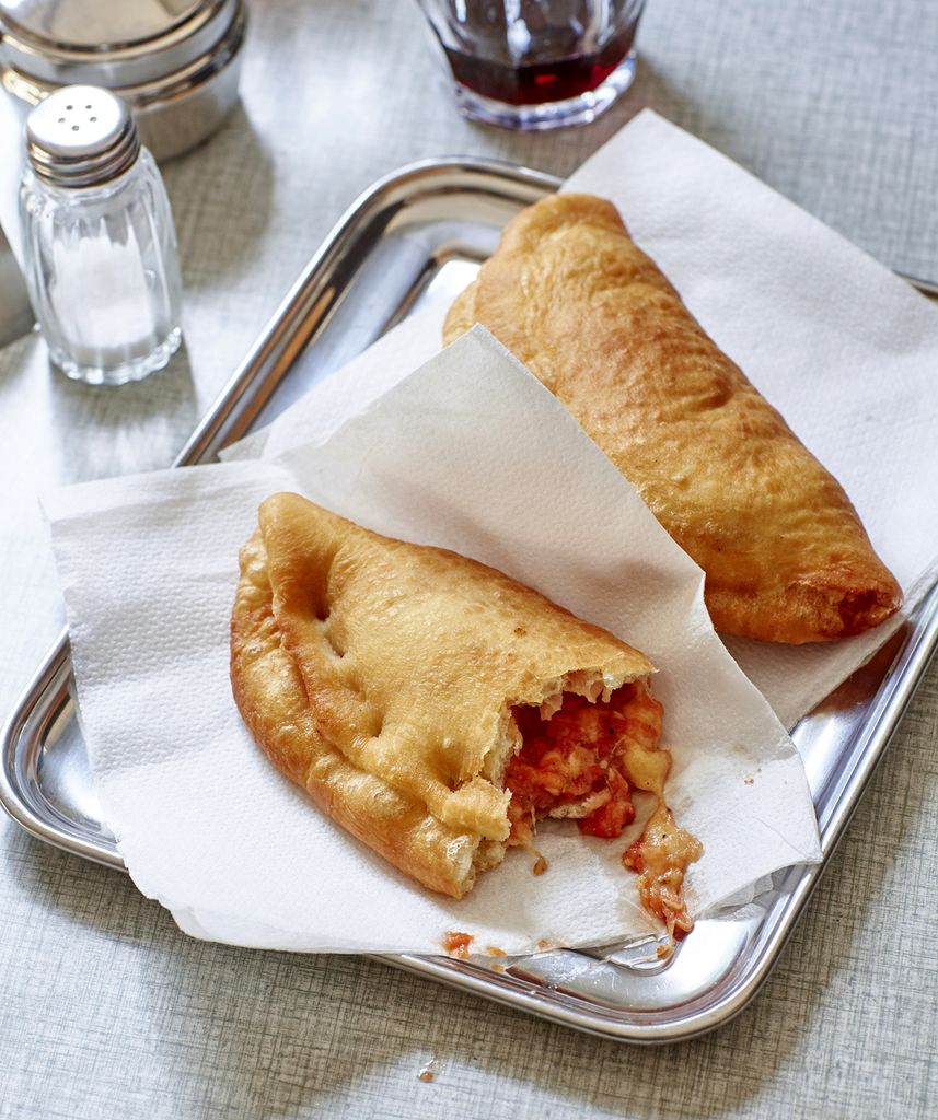 Los pazerotti más canónicos, con tomate y mozzarella.
