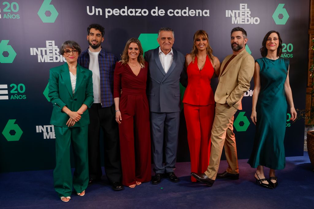 Dani Mateo, El Gran Wyoming, Ismael Juarez, Cristina Gallego, Evelyn Lauder y Sandra Sabatés en el 20 aniversario de 'El Intermedio'