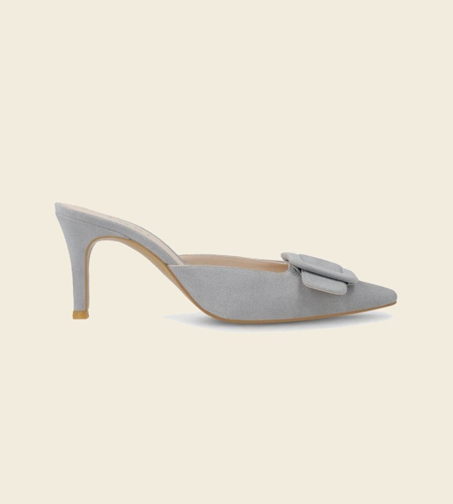 Zapato de madrina tipo mule azul con hebilla, de Lodi