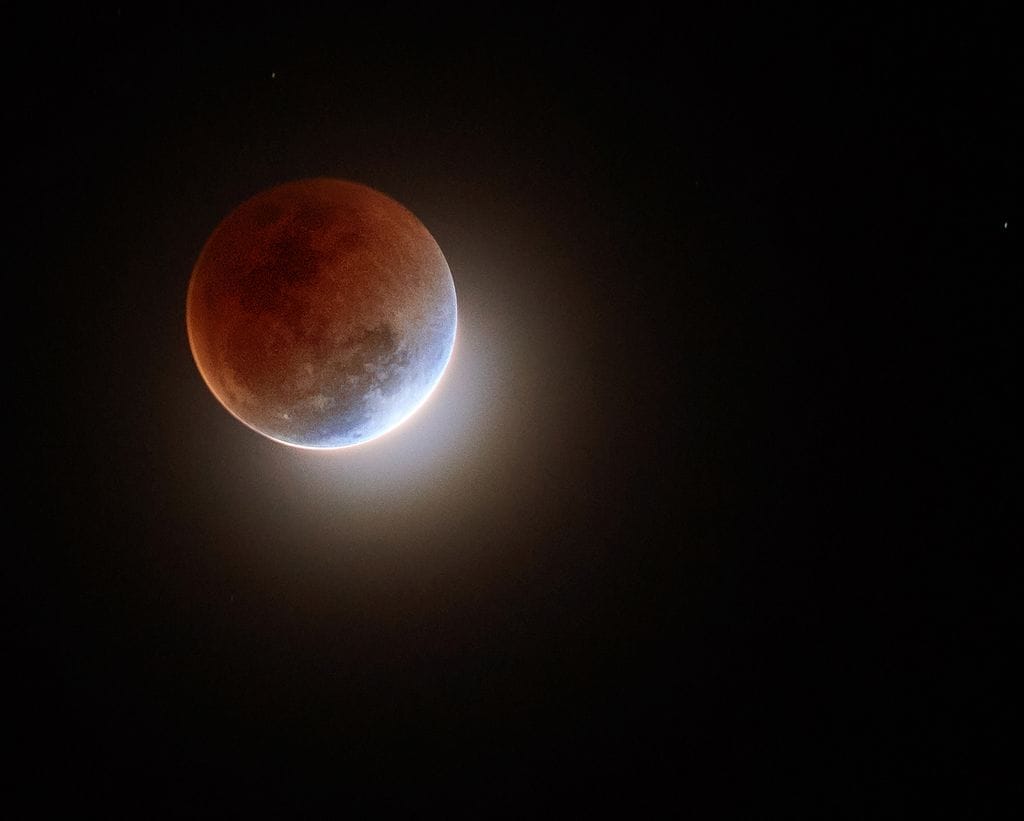 El Eclipse Lunar es un gran movimiento energético y astrológico