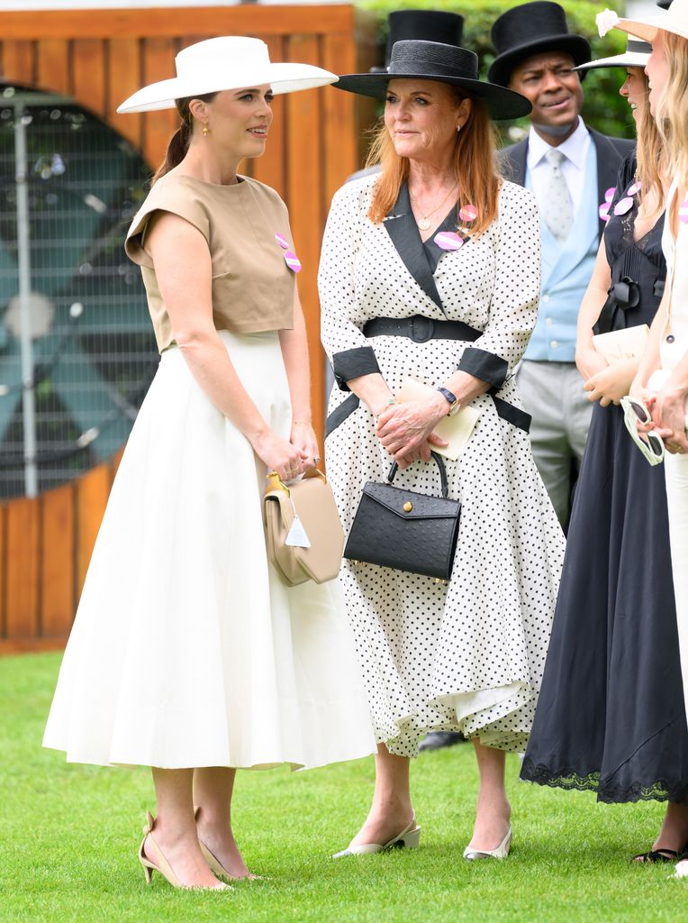 La princesa Eugenia de York y Sarah Ferguson en Ascot