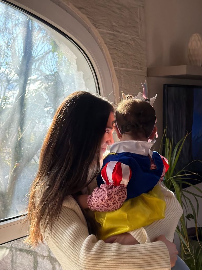 Celia Pedraza, con su hija